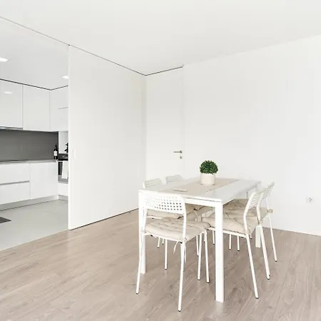 Charming Ribeirao Retreat With Balcony Vila Nova de Famalicao