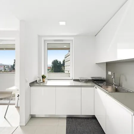 Charming Ribeirao Retreat With Balcony *